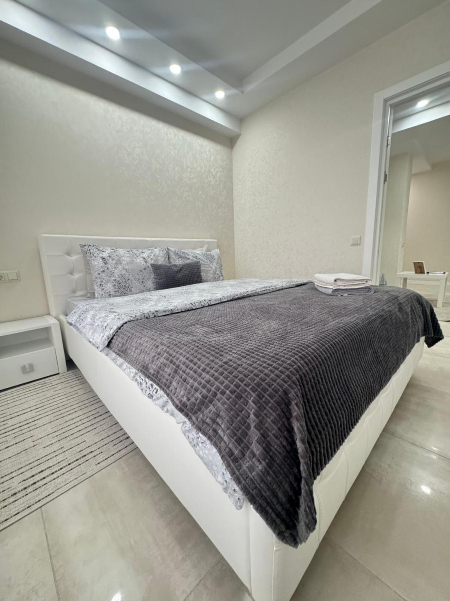 New Lux Apartment In Kischinau Exterior foto